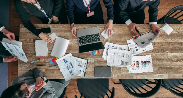 人事評価にAIを使うと何が変わるか？｜AIが目標添削・コメント生成を支援する未来